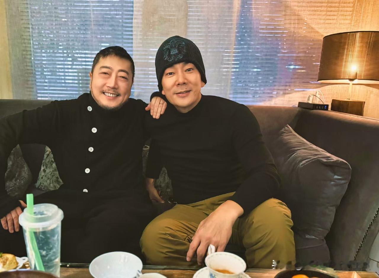 小虫&任贤齐，跨越几十年的友谊，历久弥新台湾省著名音乐人小虫，已经定居北京很