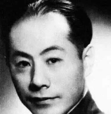 1935年，一妓女恳求37岁张伯驹：“带我走吧！我还是清白之身！”张伯驹递给老