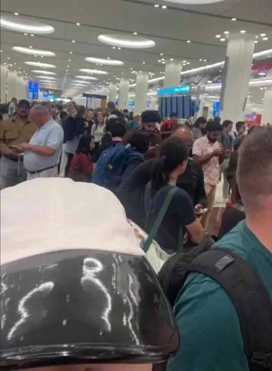 迪拜机场爆炸瞬间：中国旅客亲历记“刚被疏散，就听说机场被炸了”你敢信？前脚