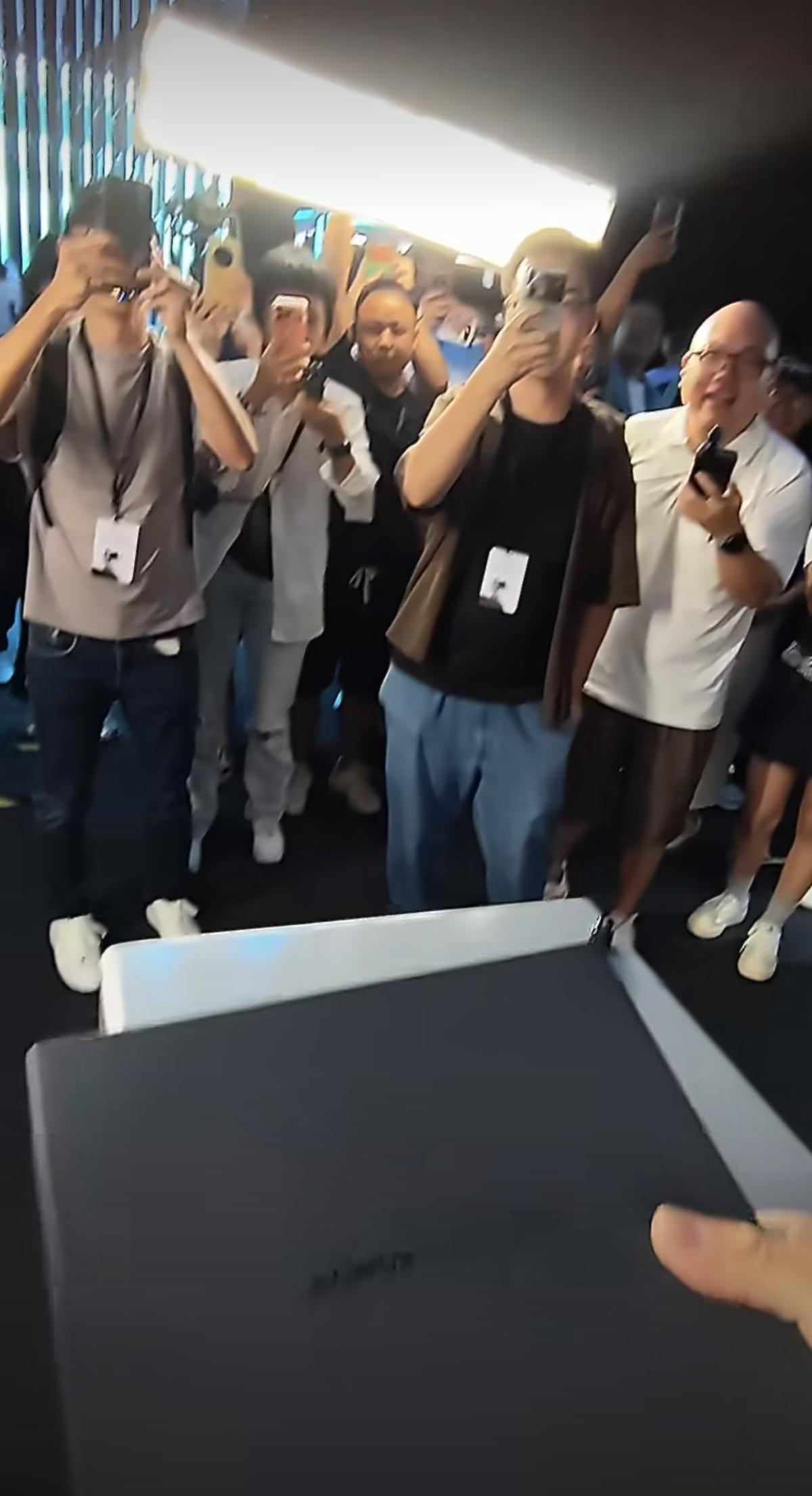 这次荣耀RobotPhone发布会我觉得比较牛的一个点就是「找来了陈震」。