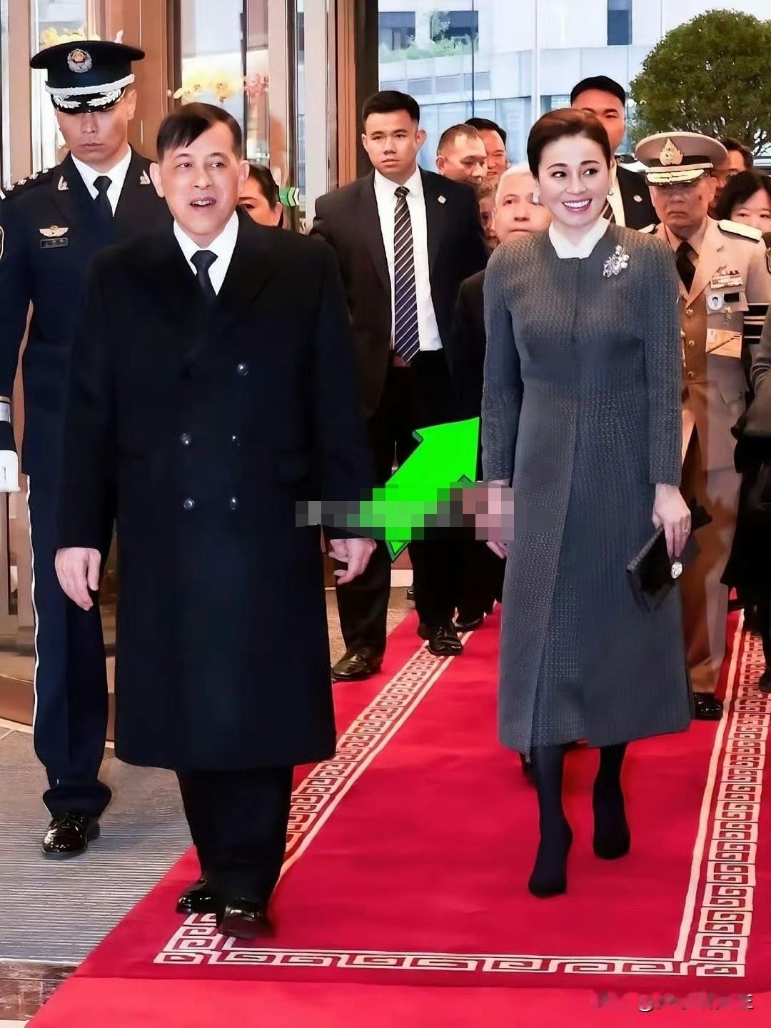 泰王带二婚老婆来中国，苏提达王后这回算是翻身了。这趟行程，她那份端庄得体，