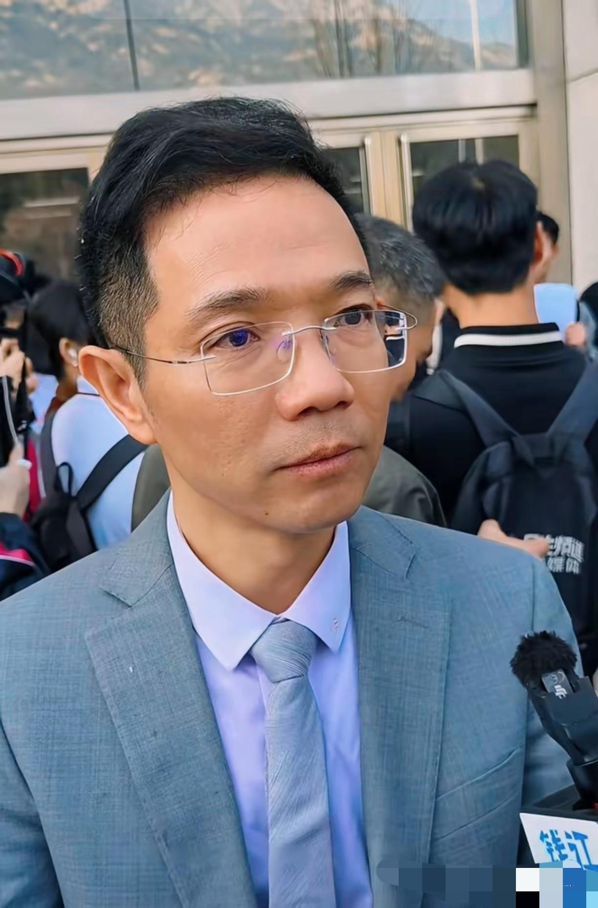 一句急着上户口，就能掩盖所有疑点？别再拿大众当傻子！但凡有点判断力的人都想不