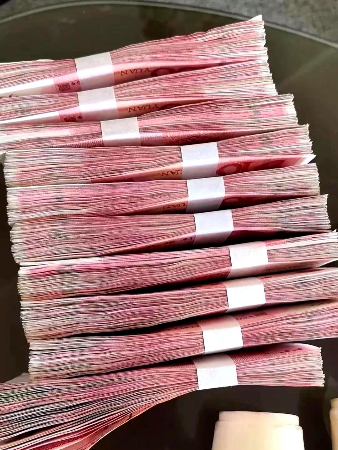 银行已经不是以前的那个稳当后院了，先提醒手里有十万以上闲钱的人：别急着把钱全丢进