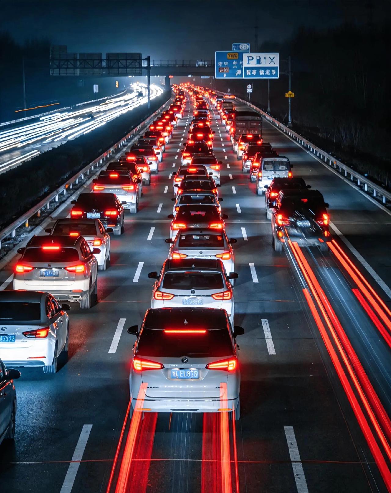 你敢相信吗？2026春运大堵车，从“京津冀”开始炸锅了！在2月11日凌晨，京津冀