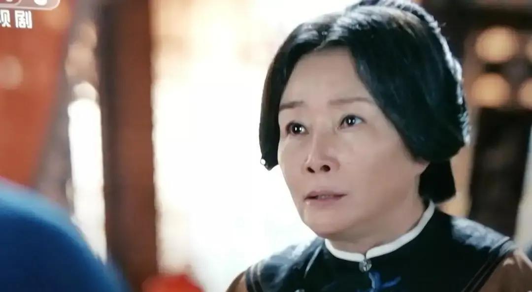 听说《大生意人》这剧花了三千万做衣服布景。钱没白花，衣服是请非遗工匠半年织出来的