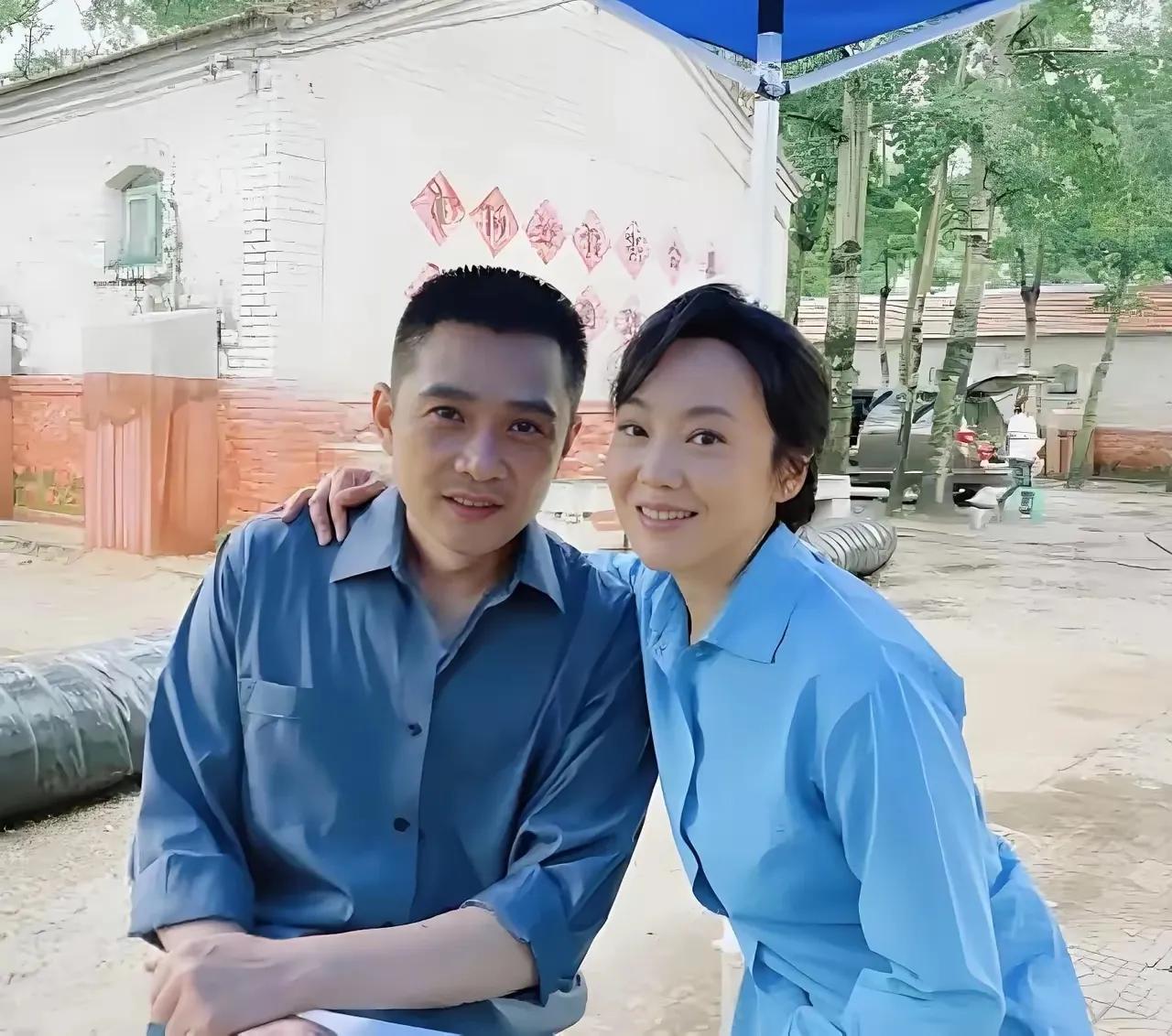 闫妮与任帅是大学同学，也合作演过戏，私交很好。他俩共同就读于解放军艺