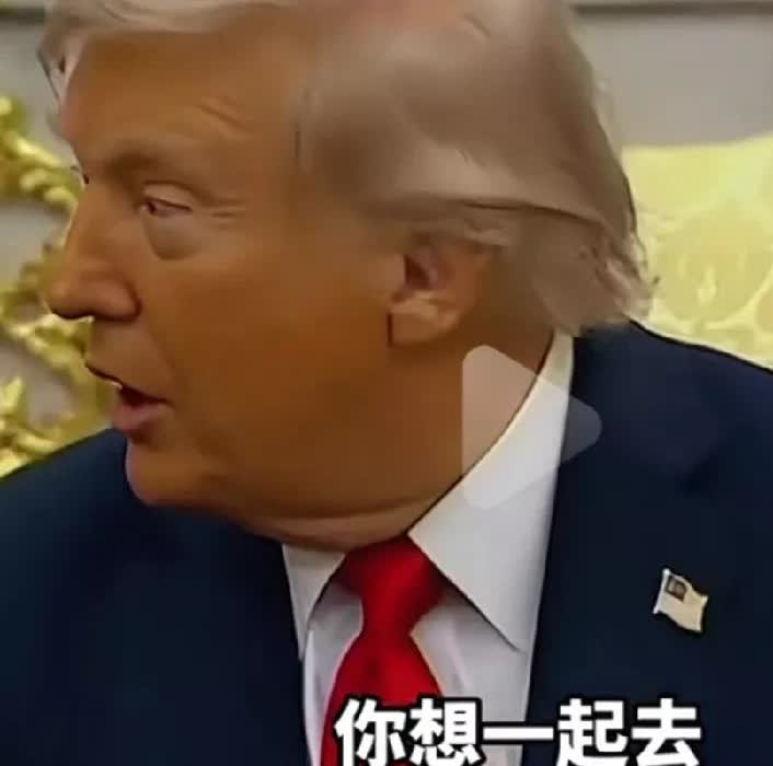 老特这活珠头，现场叫李在明一起到中国看阅兵，李在明那是一个尴尬啊，心想：你这是哪