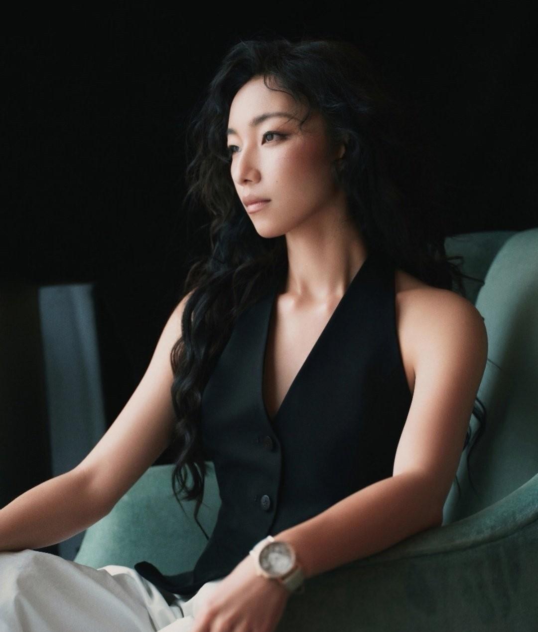 那尔那茜这个人，她爸妈真的浪费了她的天赋，这长相就不应该去当演员，因为她长得不够