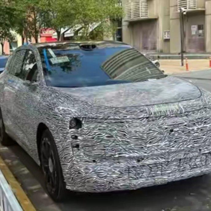 AUDIE5之后，上汽奥迪又要出新车型了，这次是款SUV，会定名E8，定位中型