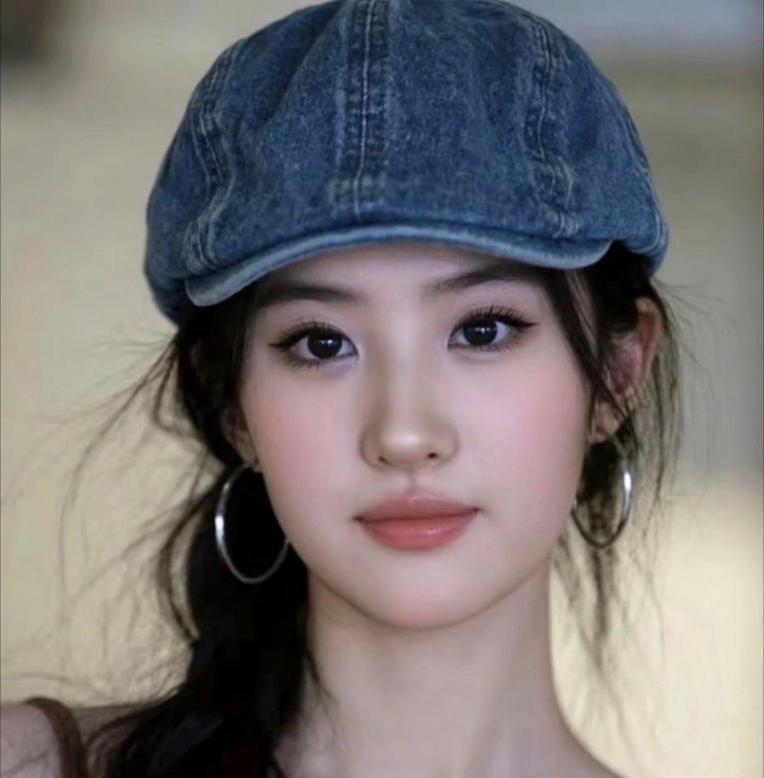 向太一句，她在圈内口碑是真的好，直接点破了刘亦菲的人缘。原来2001年第一