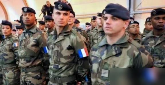 俄罗斯该难受了，两千法军一战即降，就是两千战俘，俄罗斯既要管吃还要管住。法国准备