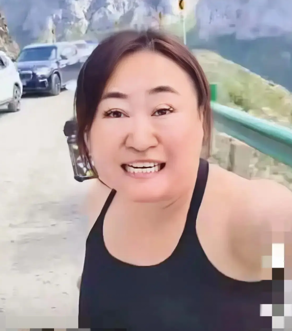 警方通报来了！双方都不接受调解就前两天甘南那起奔驰逼停摩托的事儿，卓尼县公