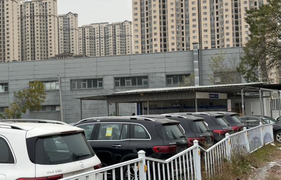 买新车后，关于上牌，强烈建议大家不要花那500块钱！自己去车管所办理。亲测，