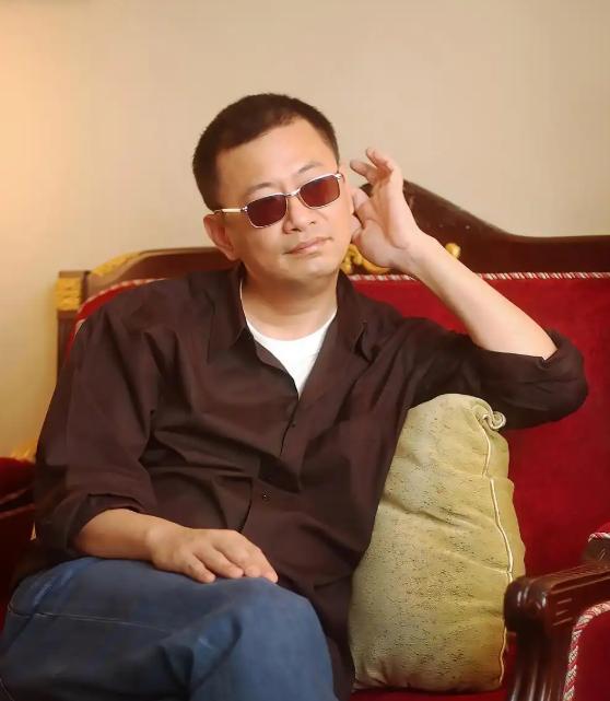 陪睡陪玩只是开胃菜，集体嫖，舔手指背后的事捂不住了2025年9月，一个叫古二