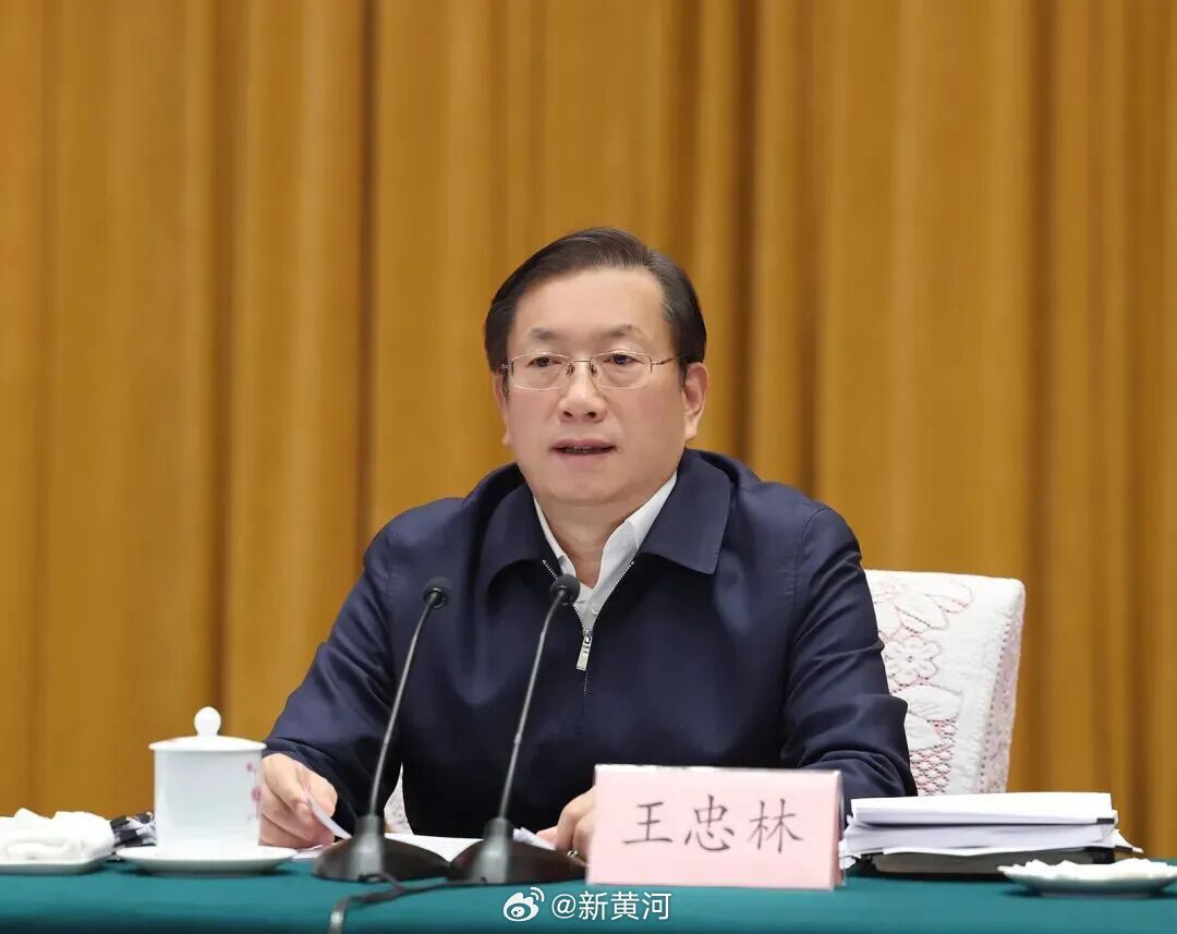 【王忠林任全国人大环境与资源保护委员会副主任委员】央视《新闻联播》消息，十四届全
