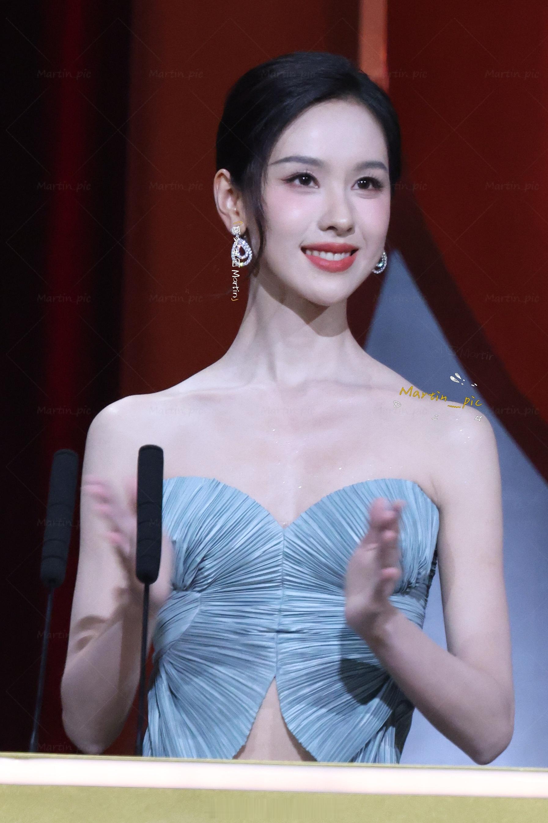 陈都灵金鸡奖内场生图来看妈咪的健身成果！！！好美！！妈咪的🍑啊啊啊啊cdl