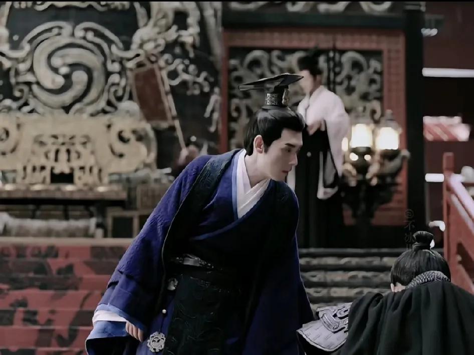 刘欢版的曹叡，真是天潢贵胄的气质，这服饰真的霸气，我绞尽脑汁都描述不出这种威严，