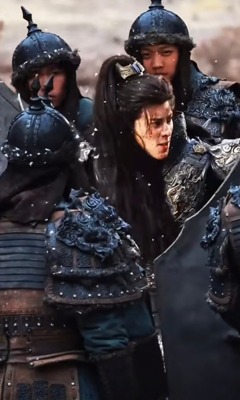 王鹤棣将门独后打戏战损路透，天呐，感觉好痛啊