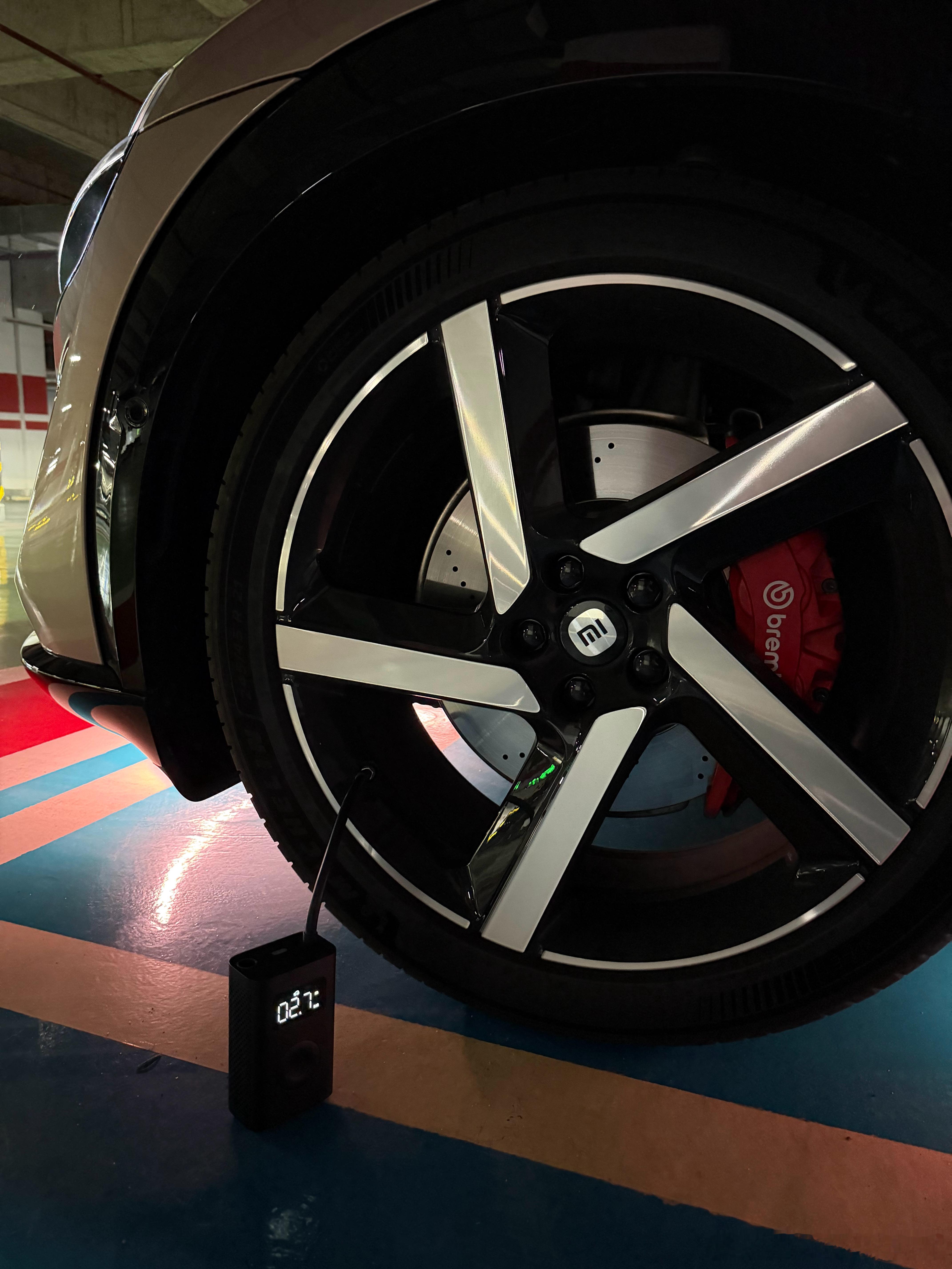 最近大降温，胎压直接掉了好多用充气宝给YU7补到2.9胎压胎压低会导致容易爆胎，