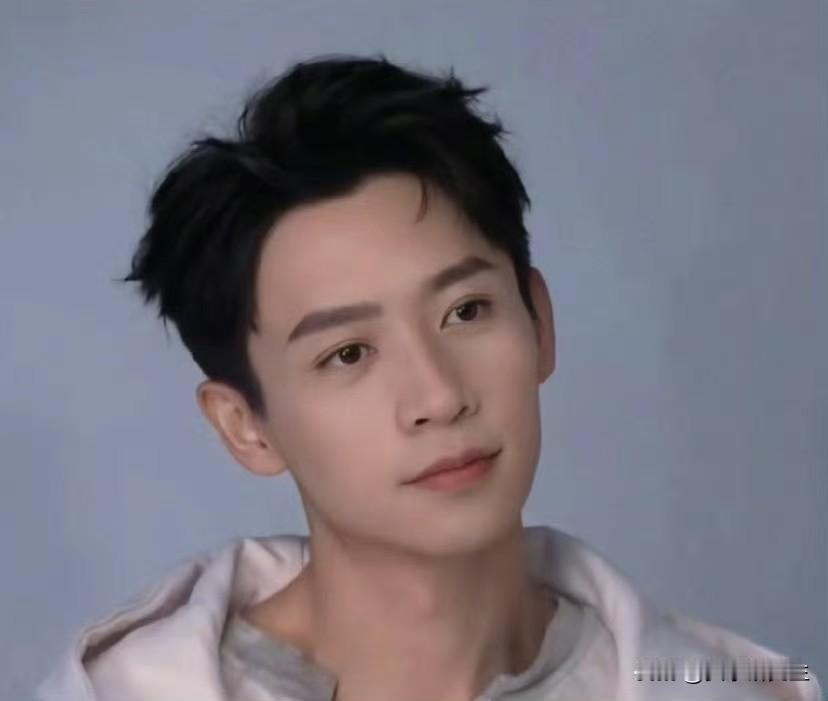 终于明白魏晨为什么能一直红下去普通工人家庭出来的孩子，要走艺术这条路，父母得