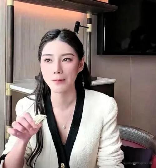 马筱梅学历案反转，主播实地验明正身，真相背后藏门道。前几天网络上吵得沸沸扬扬的
