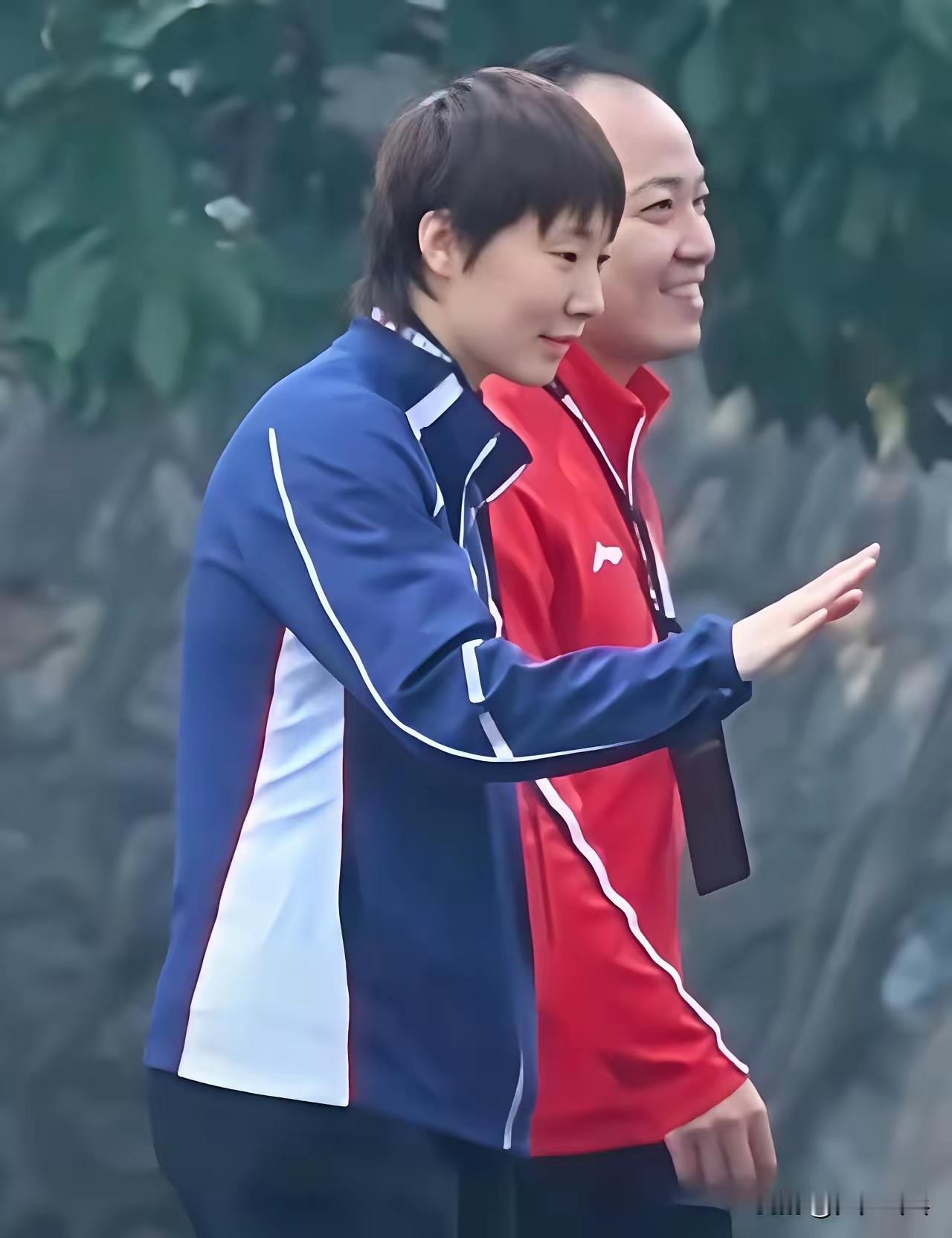 王曼昱夺冠，赛后特别感谢了浩哥。因为她清楚能够卫冕双冠，主管教练任浩功不可