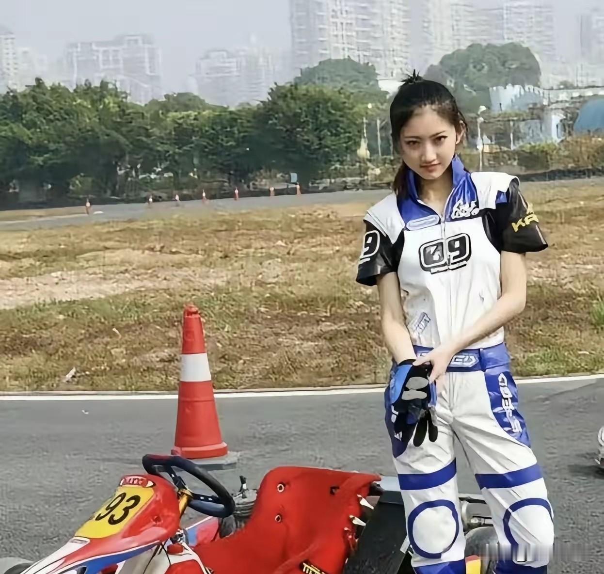 币圈孙哥写了篇万字长文《我的女友景甜》。说自己当北大学生那会儿，看到QQ弹窗里景