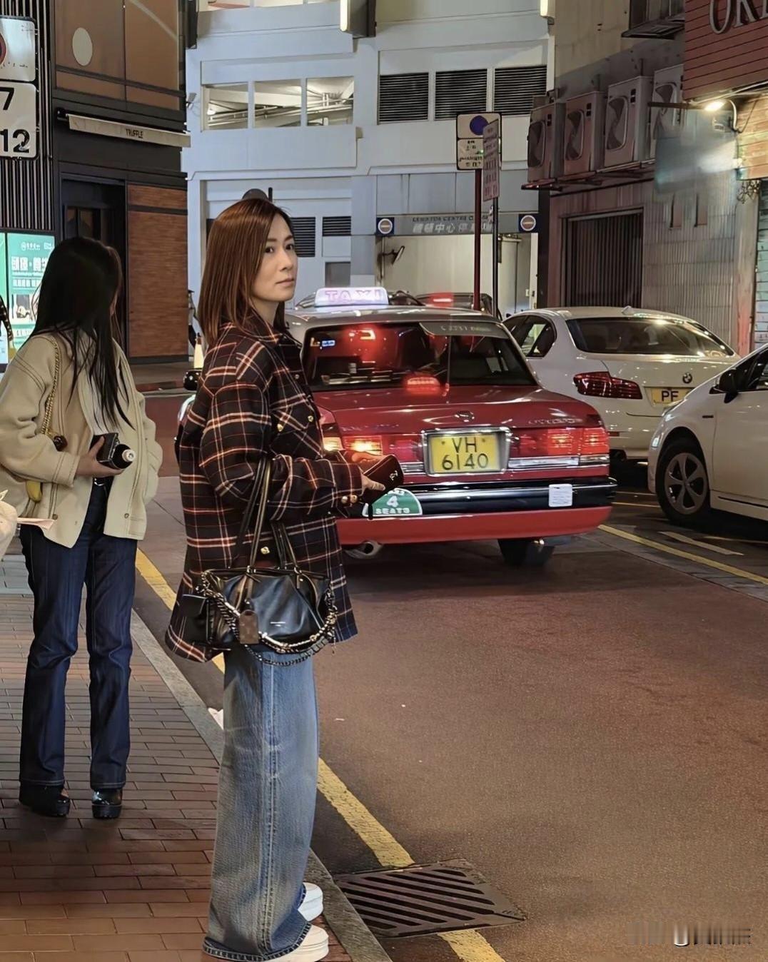 这么普通的一件衣服，竟然比包包还贵？