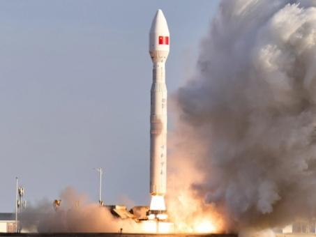 我国一箭五星发射任务圆满成功！7月24日上午，我国一枚运载火箭顺利点火升空，