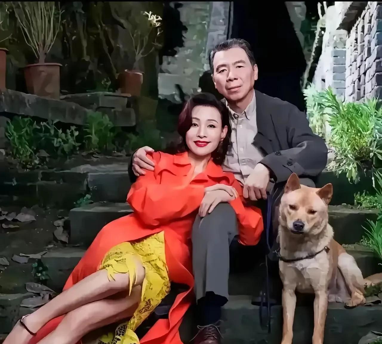 不知道这算不算的上是四位大导的意难平时刻？[捂脸哭][捂脸哭][捂脸哭]张艺谋冯小刚