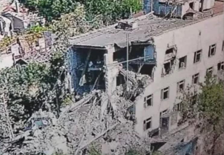 7月12日，俄控赫尔松州长弗拉基米尔·萨尔多在电报频道发文，乌克兰军队使用两枚航