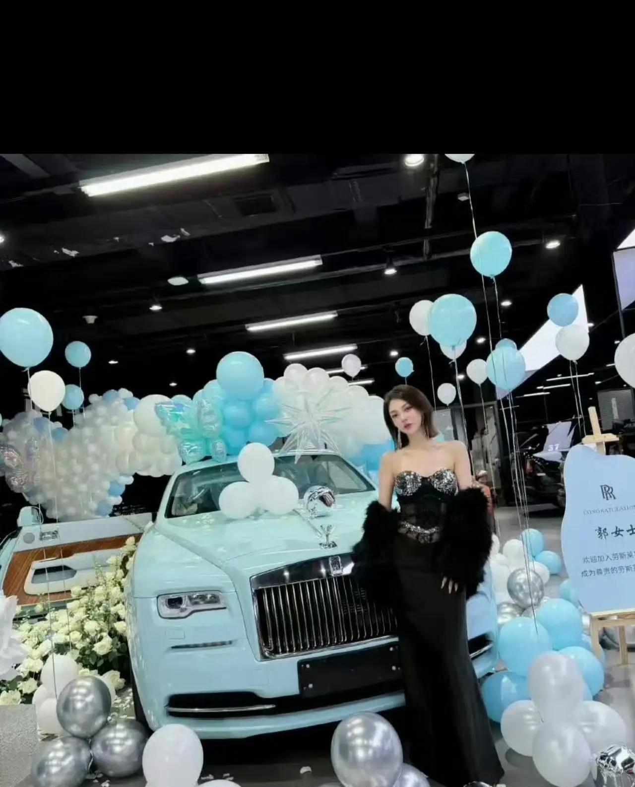 男女通吃的美美，像打不死的小强。