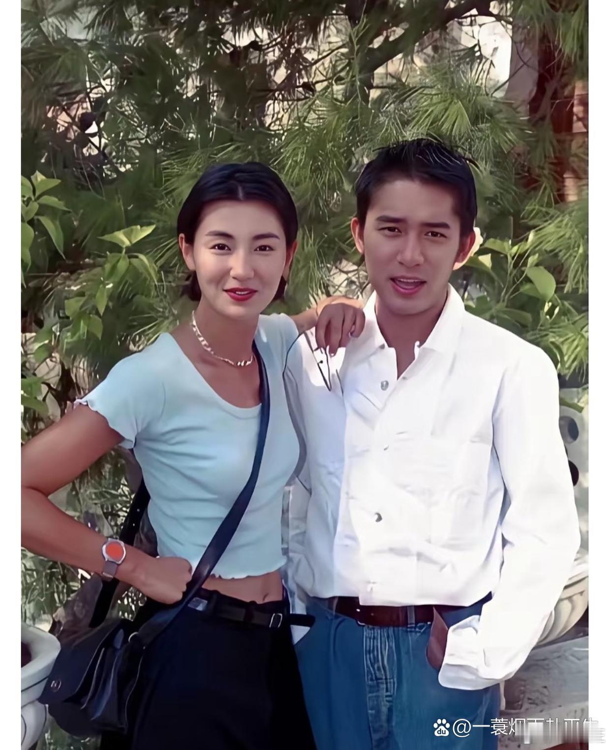 上世纪九十年代的张曼玉和梁朝伟的留影，真是一对帅哥靓女，惊艳了时光。