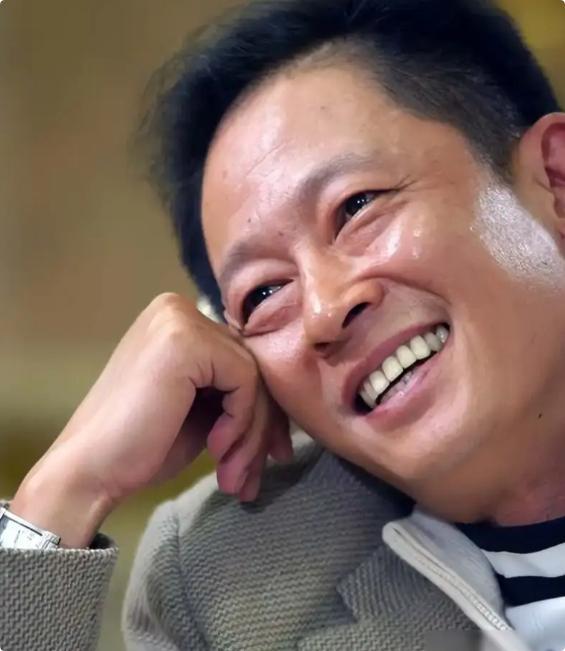 王志文说："不要操心任何人，哪怕是家人，不过度参与他人的生活，哪怕是最亲