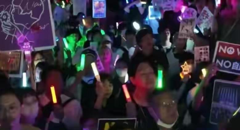 真清醒了？东京2.7万人怒怼政府，日本民众要求高市早苗下课？真正的日本民心
