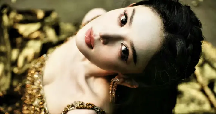 古力娜扎微博之夜惊艳亮相，新疆籍女星颜值天花板