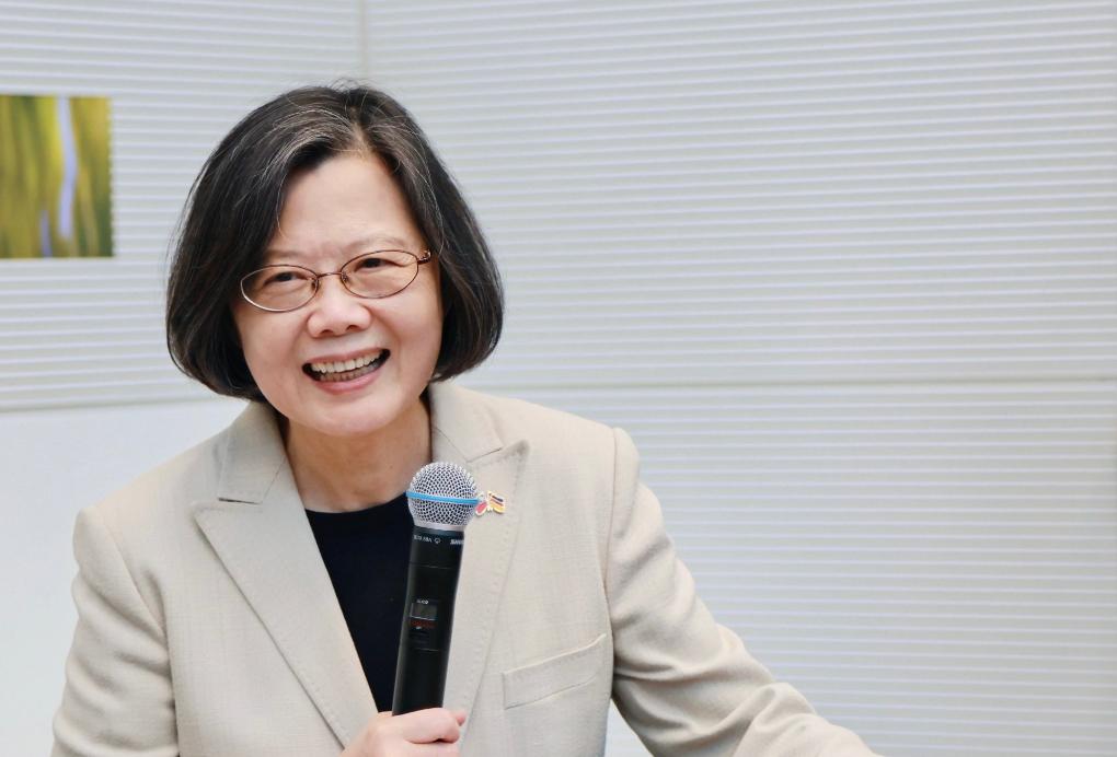 太尴尬了，不搭理蔡英文。7月28号下午日本熊本县发生强震，没过多久蔡英文就