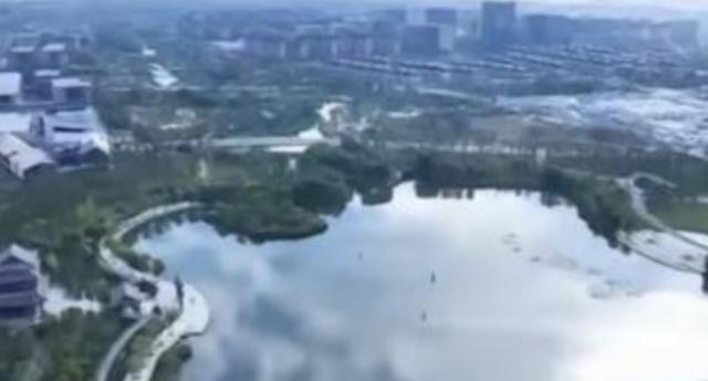 9年前，5100亿砸了进去，建设了一个面积相当于三个纽约市的新城——雄安。现在，