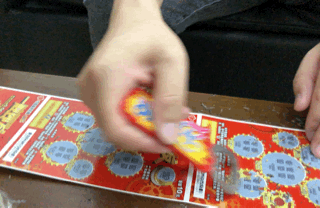 入职4天就手痒！体彩店员工偷刮5000多元刮刮乐，律师：没中大奖算万幸入职