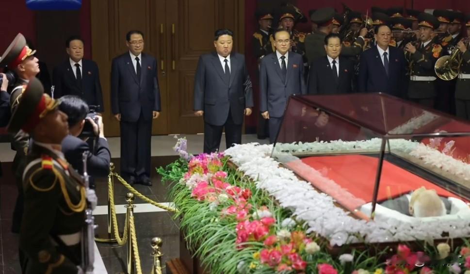 97岁朝鲜元老病逝！金正恩凌晨吊唁，国葬规格藏着分量朝鲜那边传来大消息！9