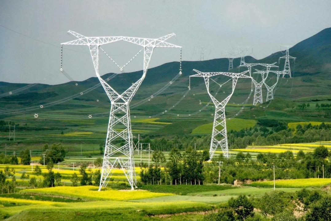 英媒都看愣了！特朗普忙得满头大汗，中国闷声搞发展！英媒一句话点透，特