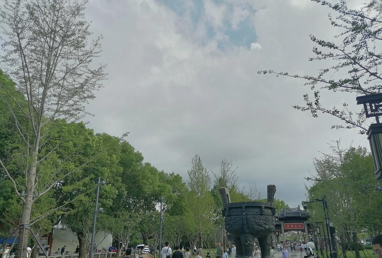 苏州之行结束了，一共两整天。从上海到了苏州已经是深夜，住店休息后，第二天先是到
