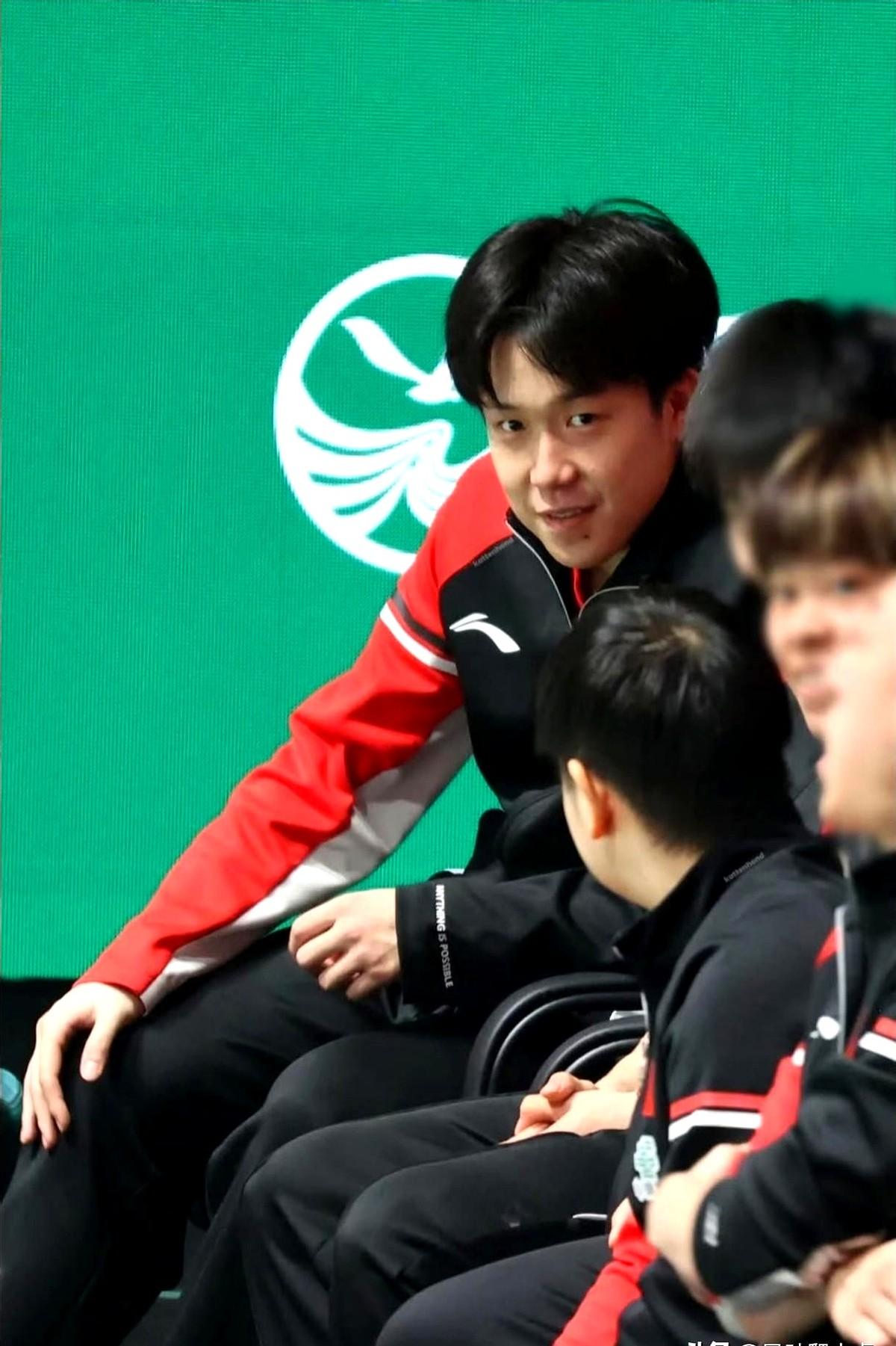 今年混团的哥姐们，感觉是真想通了。对比去年还各种躲闪，今年干脆不演了，主打一