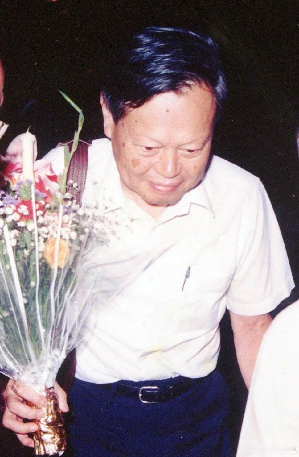 杨振宁拿诺贝尔奖的成果