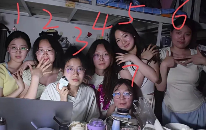 宿舍7七位女生，你觉得那个是校花，看看你的品位