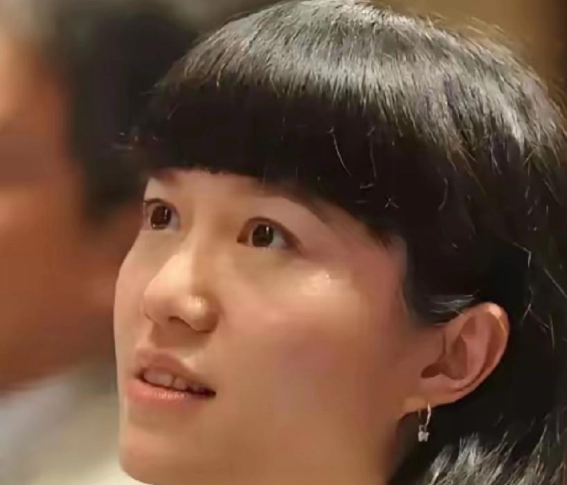 我预感，翁帆大概率不会再步入婚姻了。并非杨先生不允许，而是这段经历太过独特，往