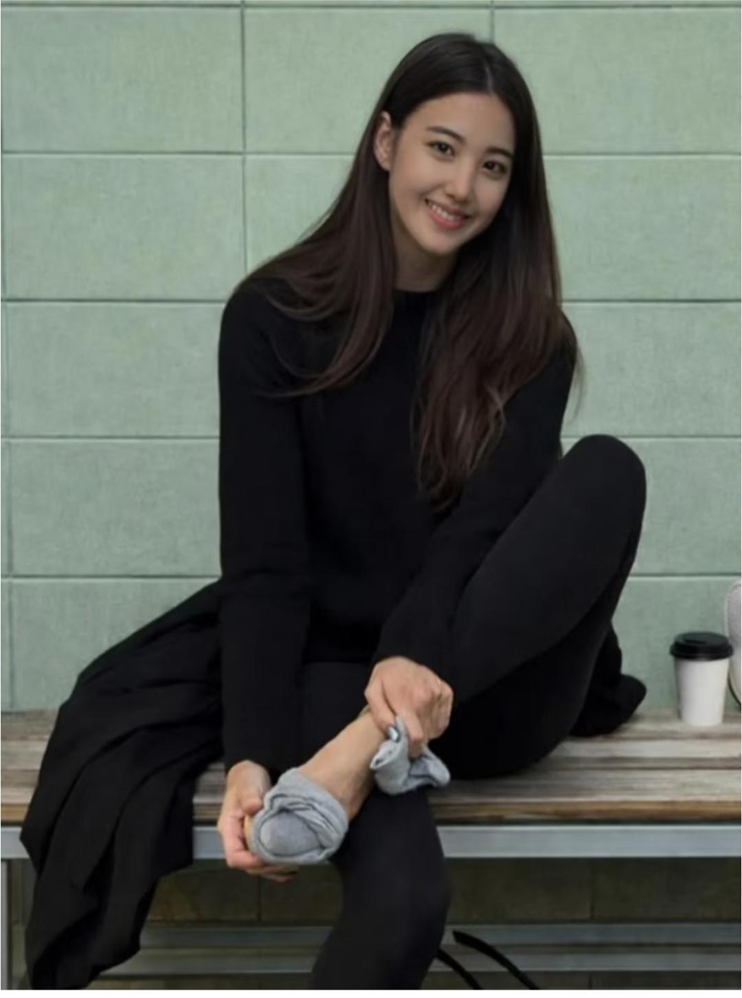 这样的美女，脚丫子臭也喜欢。