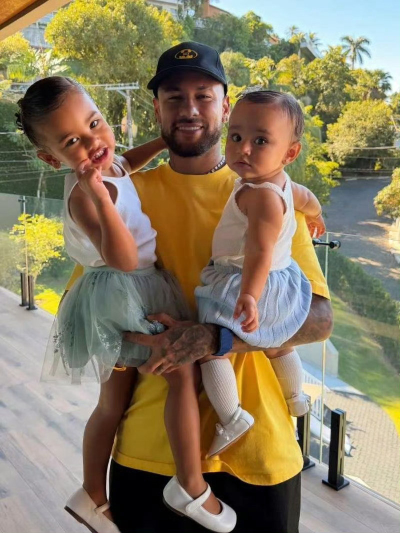 内马尔超级奶爸