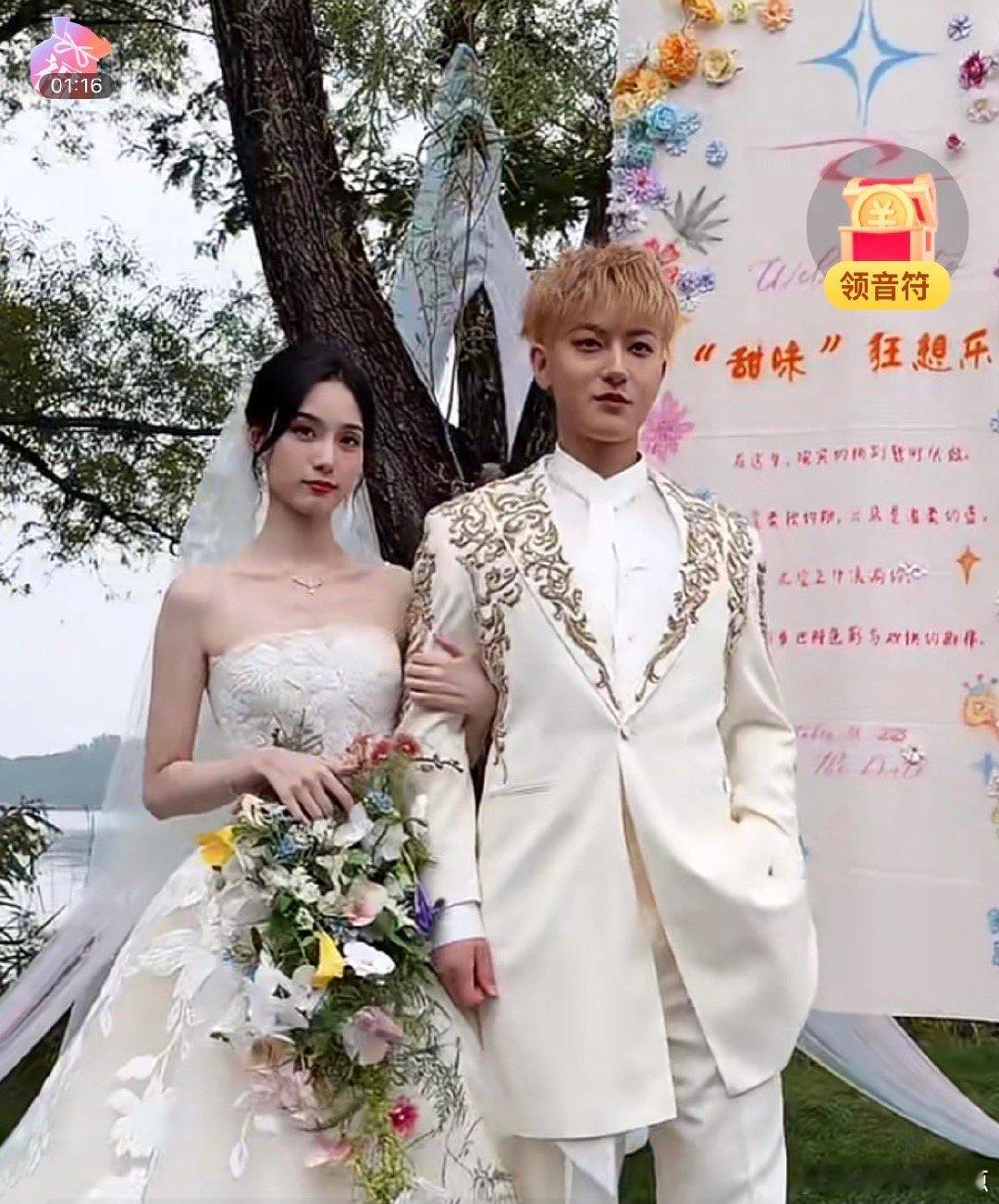 徐艺洋侄子接到手捧花侄子接到徐艺洋手捧花黄子韬徐艺洋婚礼，侄子接到手捧花​​​