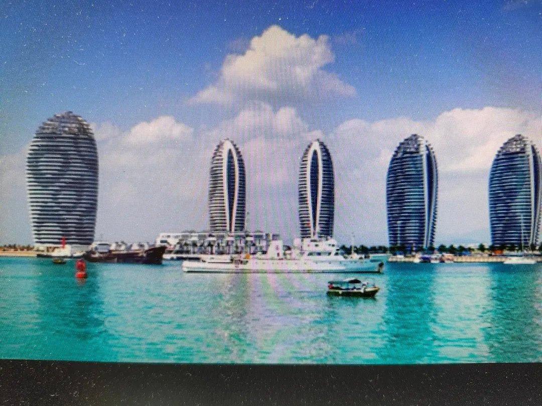 海南封关8大核心受益方向:1. 免税消费：中国中免、海汽集团（政策红利+客流增长